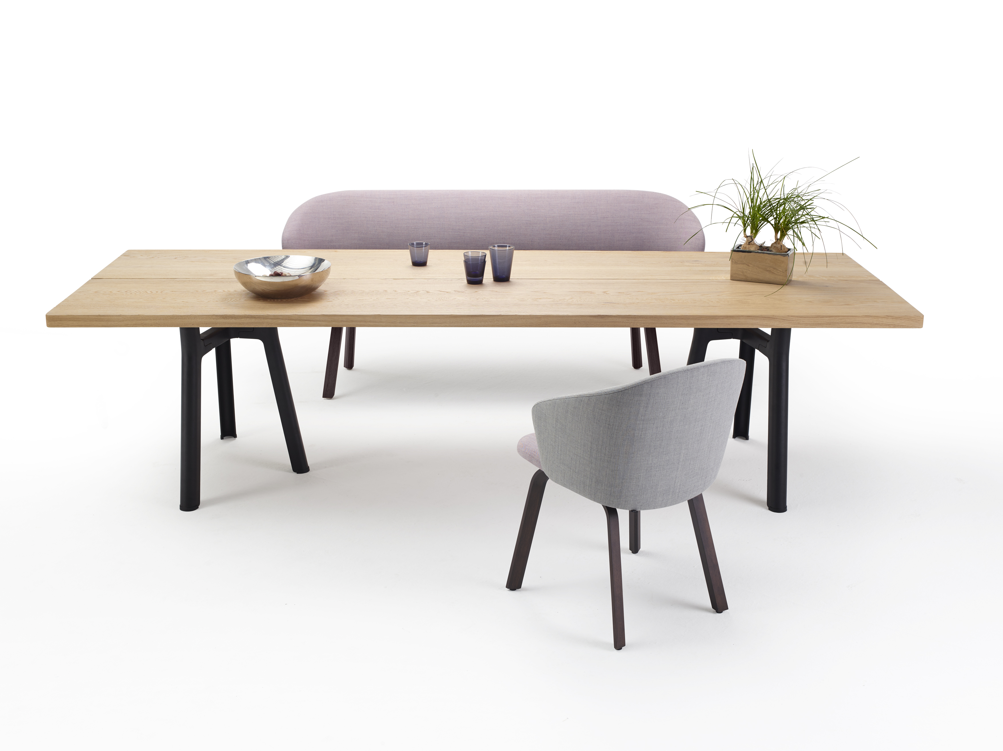 Arco-Trestle_table-Jorre_van_Ast-HiRes-18_dark-legs